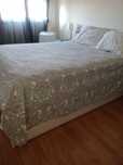 Cama de casal com arrumação