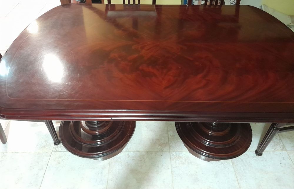 Mesa de Mogno Lacado + 6 cadeiras
