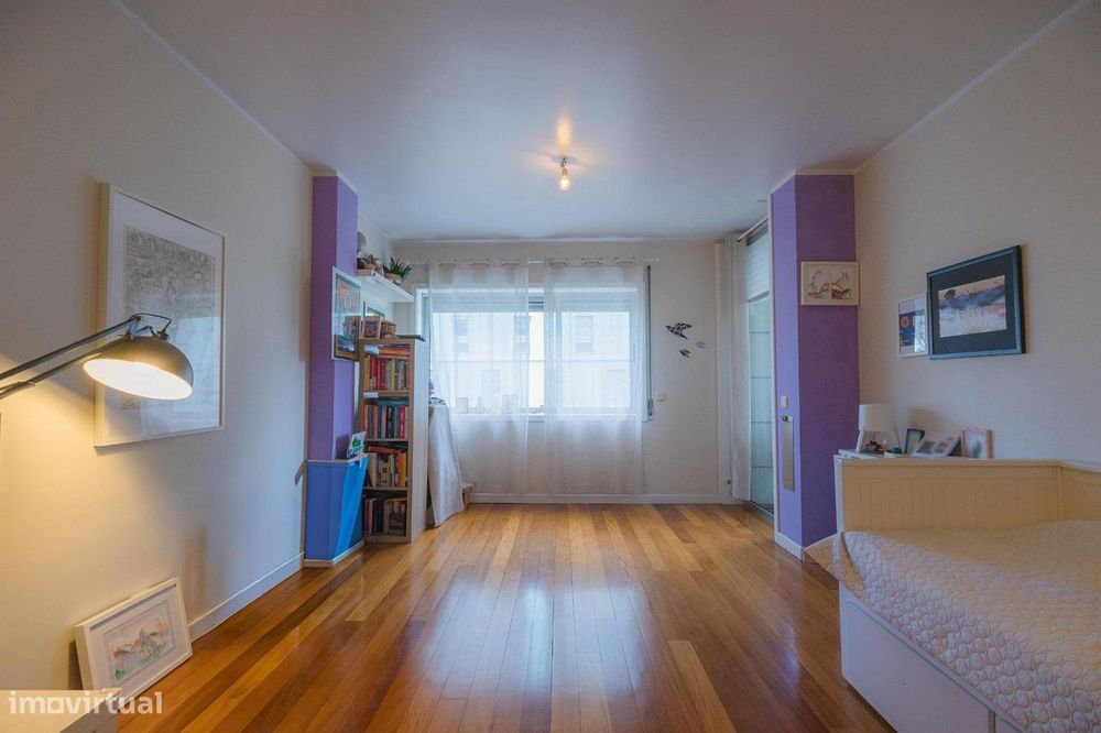 Apartamento T2 com excelente varanda e exposição solar - Pedrouços