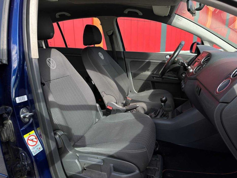 В продажі Volkswagen Golf Plus 2006 року випуску.