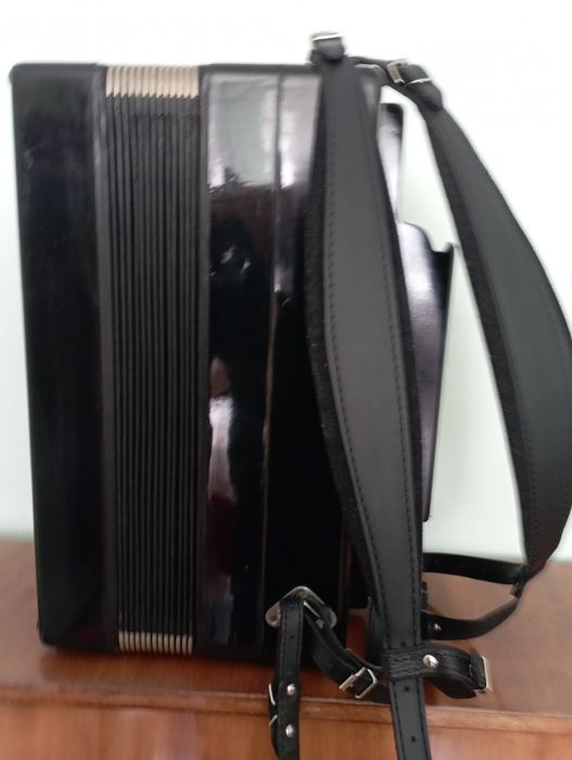 Продам цельнопланочный баян-бас.баян-бас.