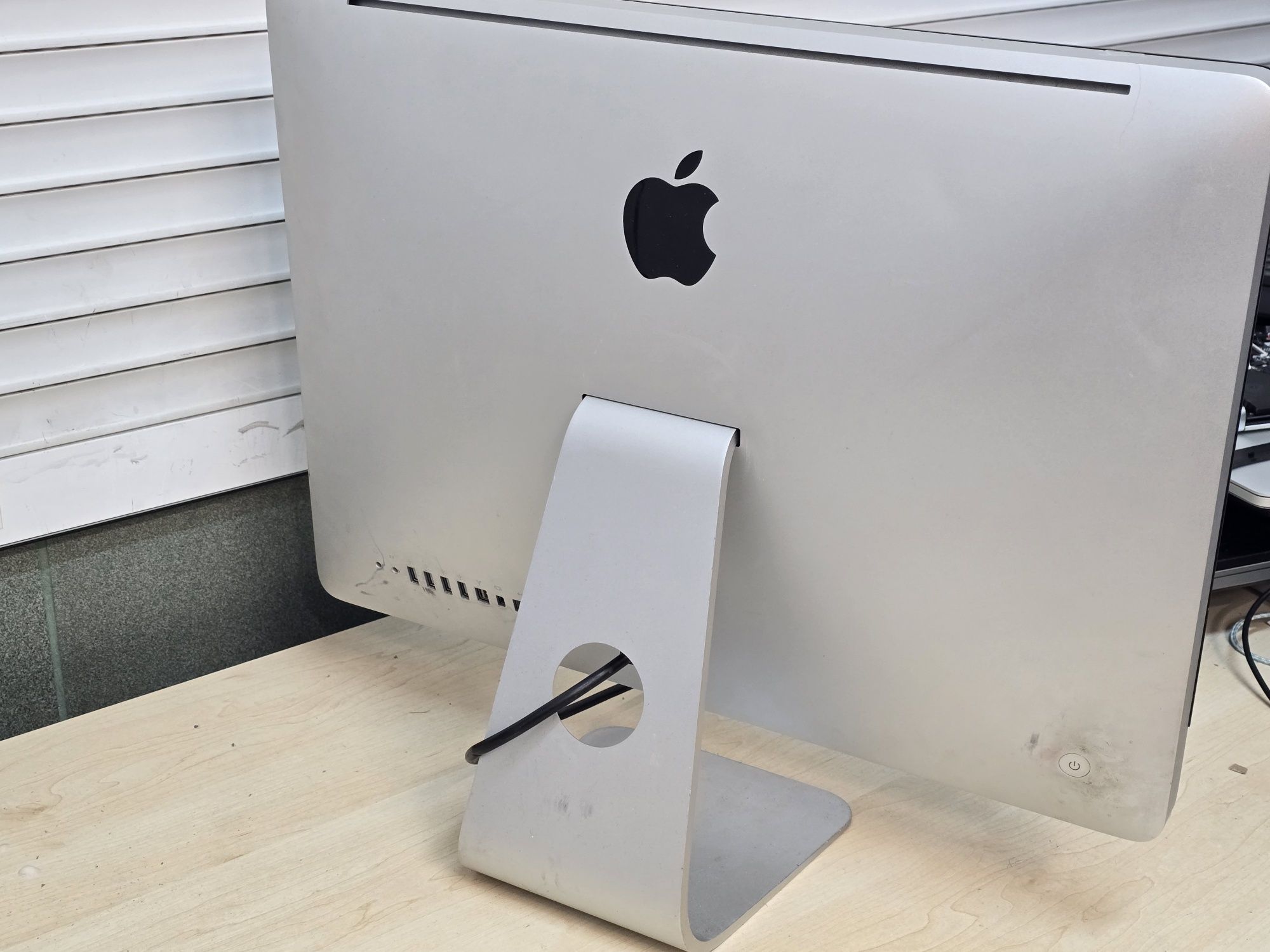 Komputer Apple iMac 21,5' Dysk SSD 8GB RAM  2x3.06Ghz 100% Sprawny