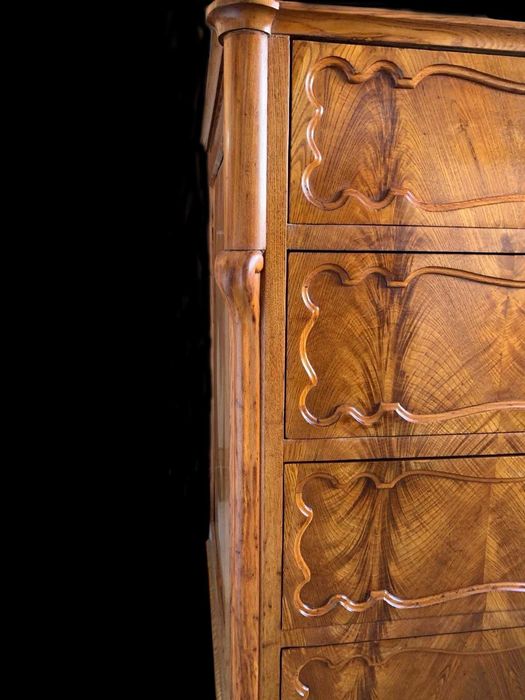 Komoda obłogowana jesionem I połowa XIX wieku