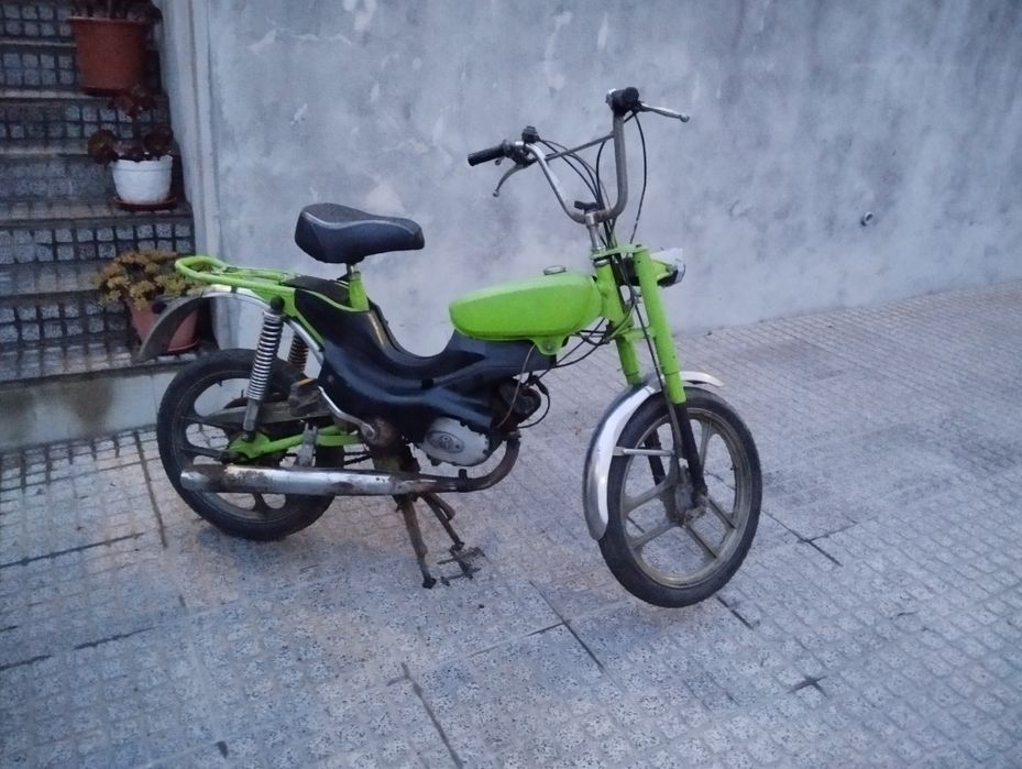 Vendo mota a pedais