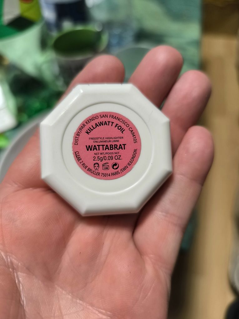 iluminador híbrido creme-pó leve e de longa duração, que se funde na p