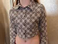 Коротенький топ на гудзиках. H&M