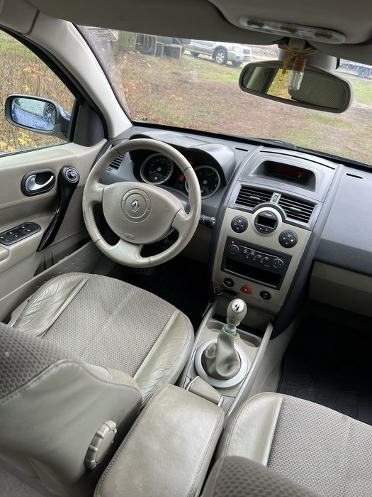 Renault megane 2 2004 год 2.0 бензин