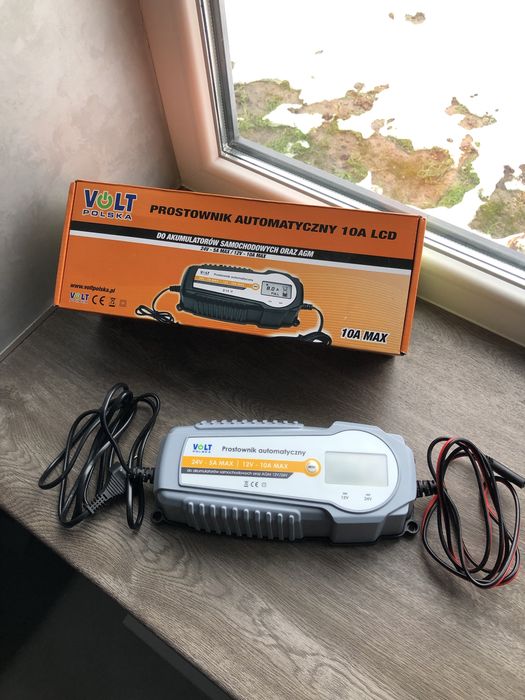Зарядний пристрій VOLT POLSKA 12/24V 10A LCD