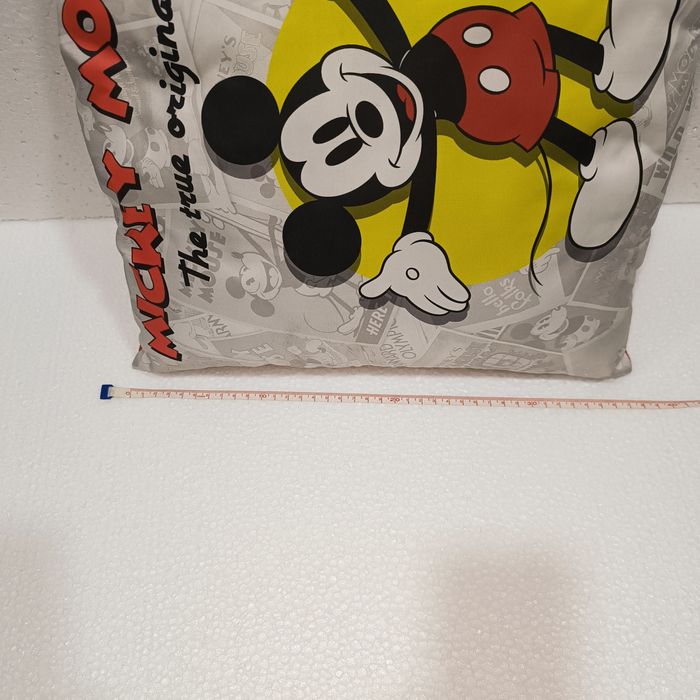 Almofada Disney Mickey Mouse Lados Diferentes Vermelho e Cinza 38cm