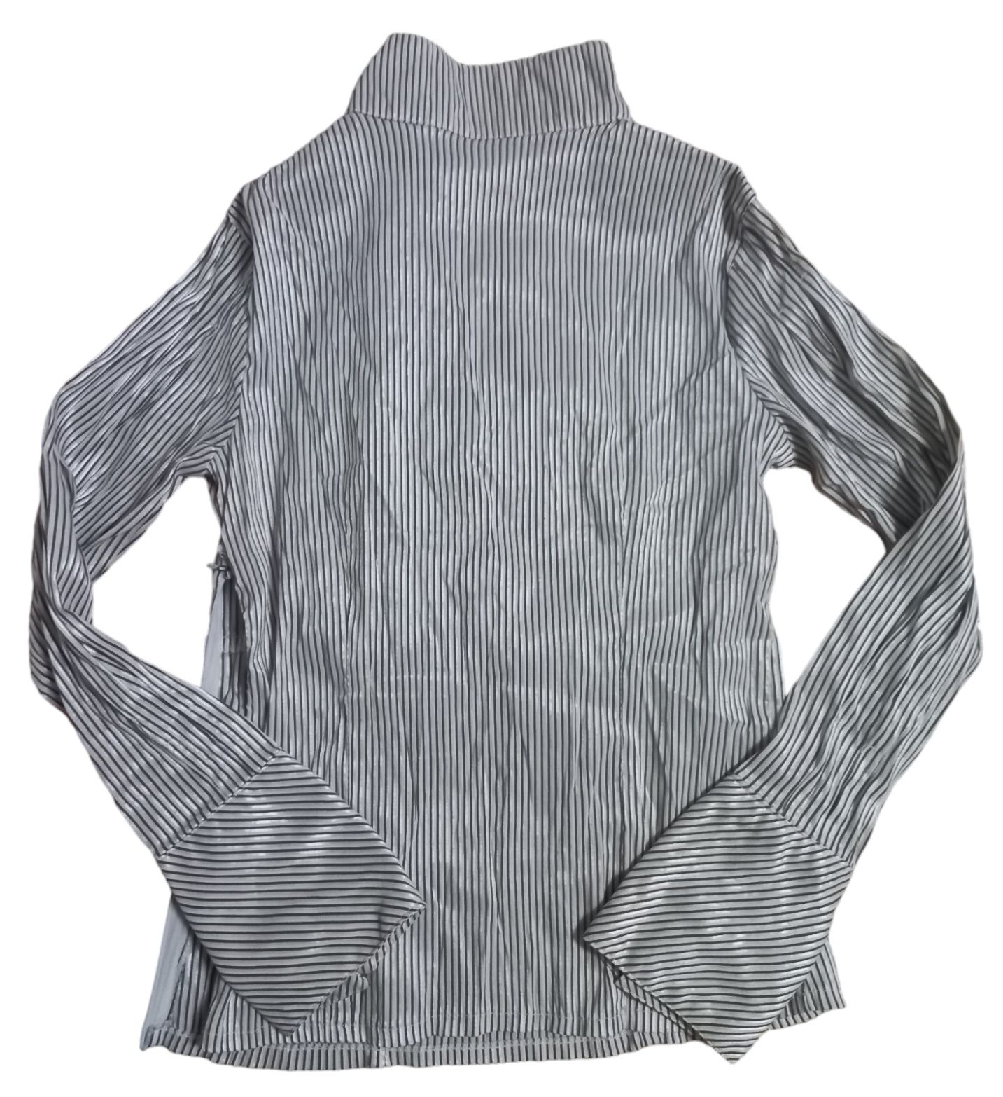 Приталена блуза з ґудзиками