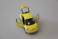 Volkswagen New Beetle amarelo Maisto 1:18