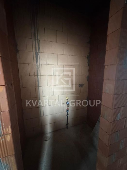 Шикарний таун в центрі, таун хаус під ремонт, кутовий таун