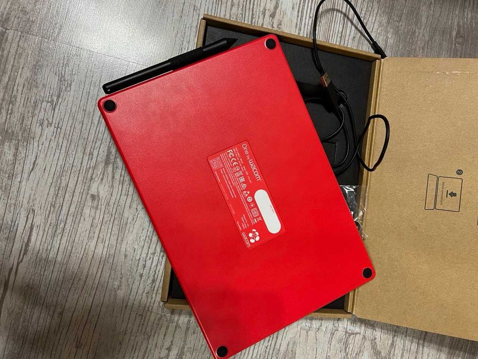 Графический планшет Wacom One by Small Black