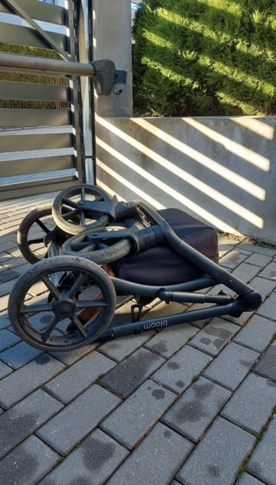 Wózek głęboko spacerowy Roan Bloom zestaw 2w1, kolor Black Dots