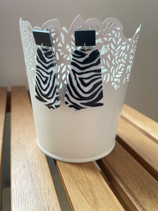 Brincos médios vários