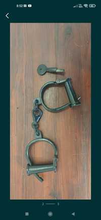 Kajdanki średniowiecze kute nowe z kluczem
