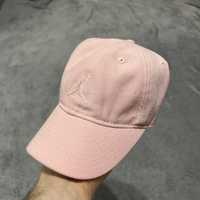 Czapka Jordan różowa mini logo haft