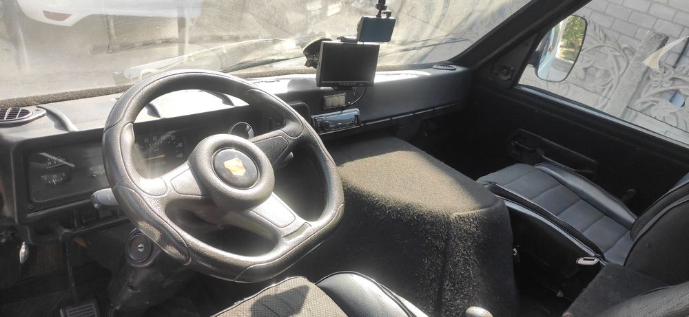 Продам автомобиль Раф2203