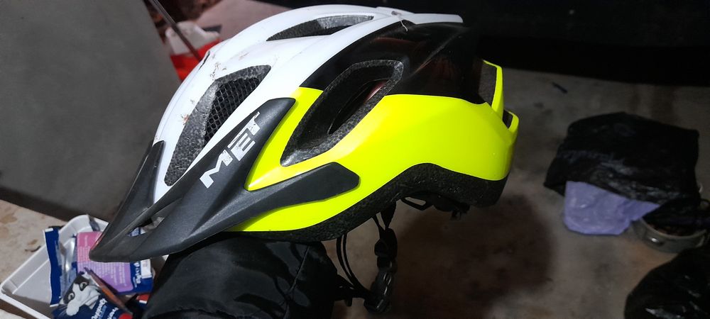 Capacete de bicicleta MET