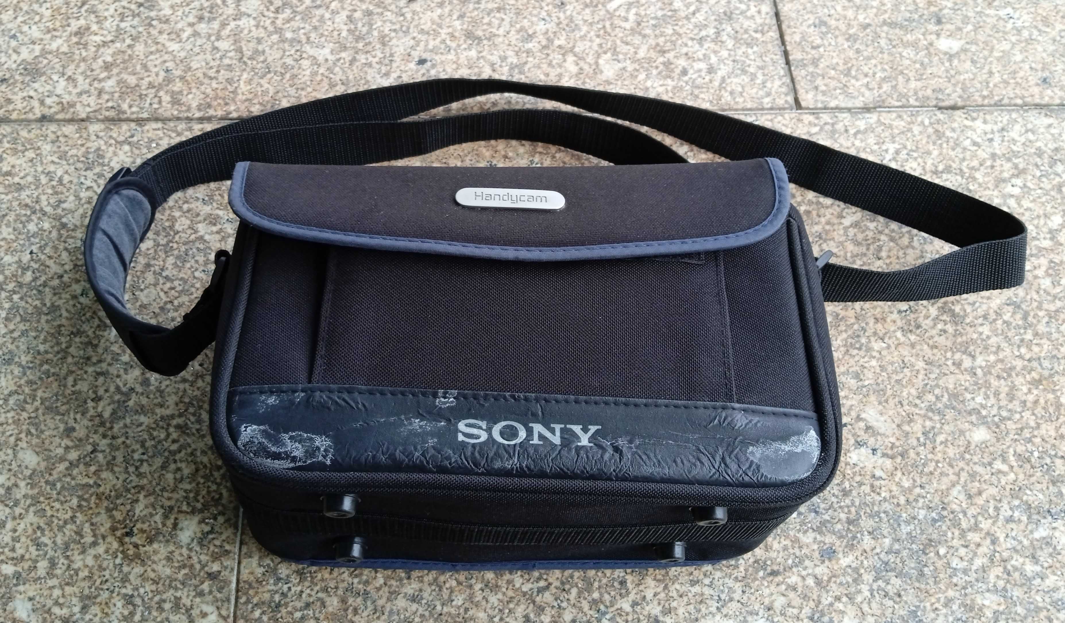 Vendo mala Sony de transportar câmaras, e duas cassetes de filmar