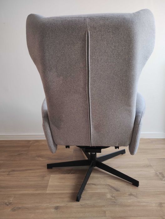 Fotel obrotowy z podnóżkiem