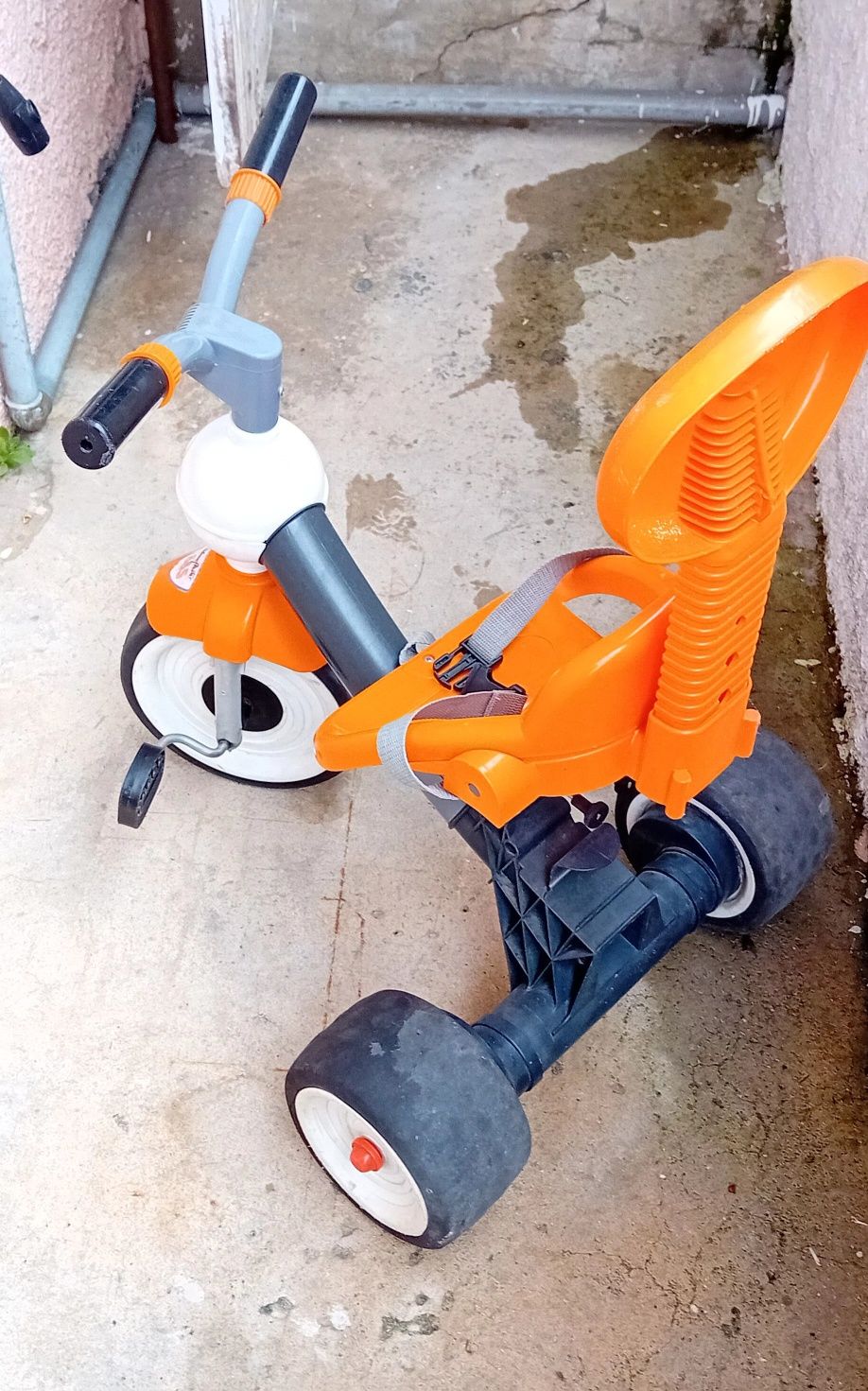 Triciclo criança impecável com pouco uso com cinto de segurança