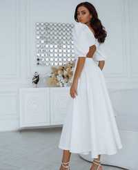 Плаття біле з вирізом на спині