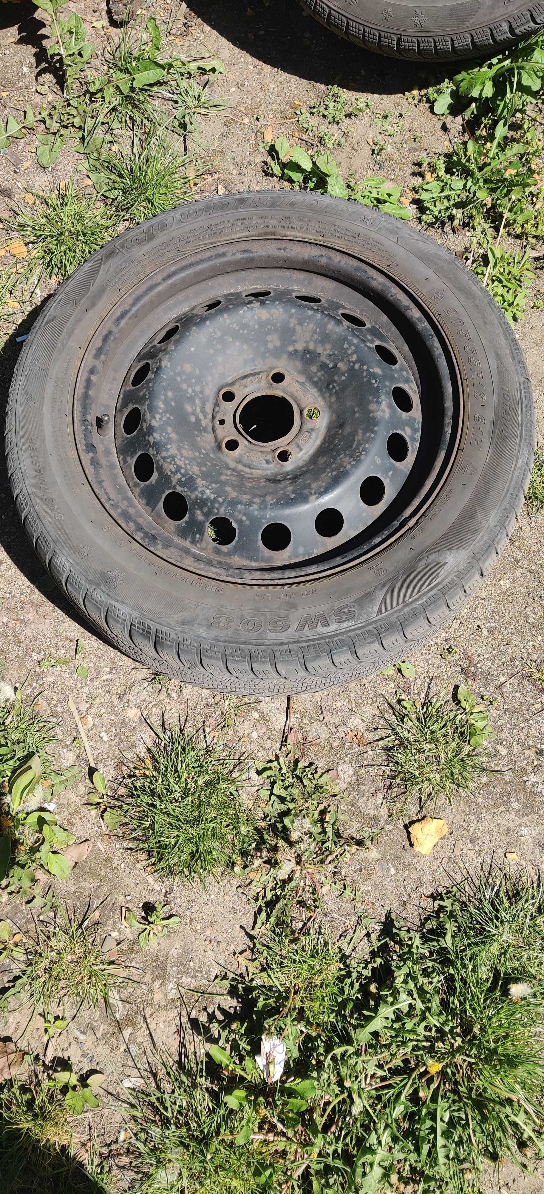 Opony zimowe 205/55 R16 + felgi stalowe 5x108