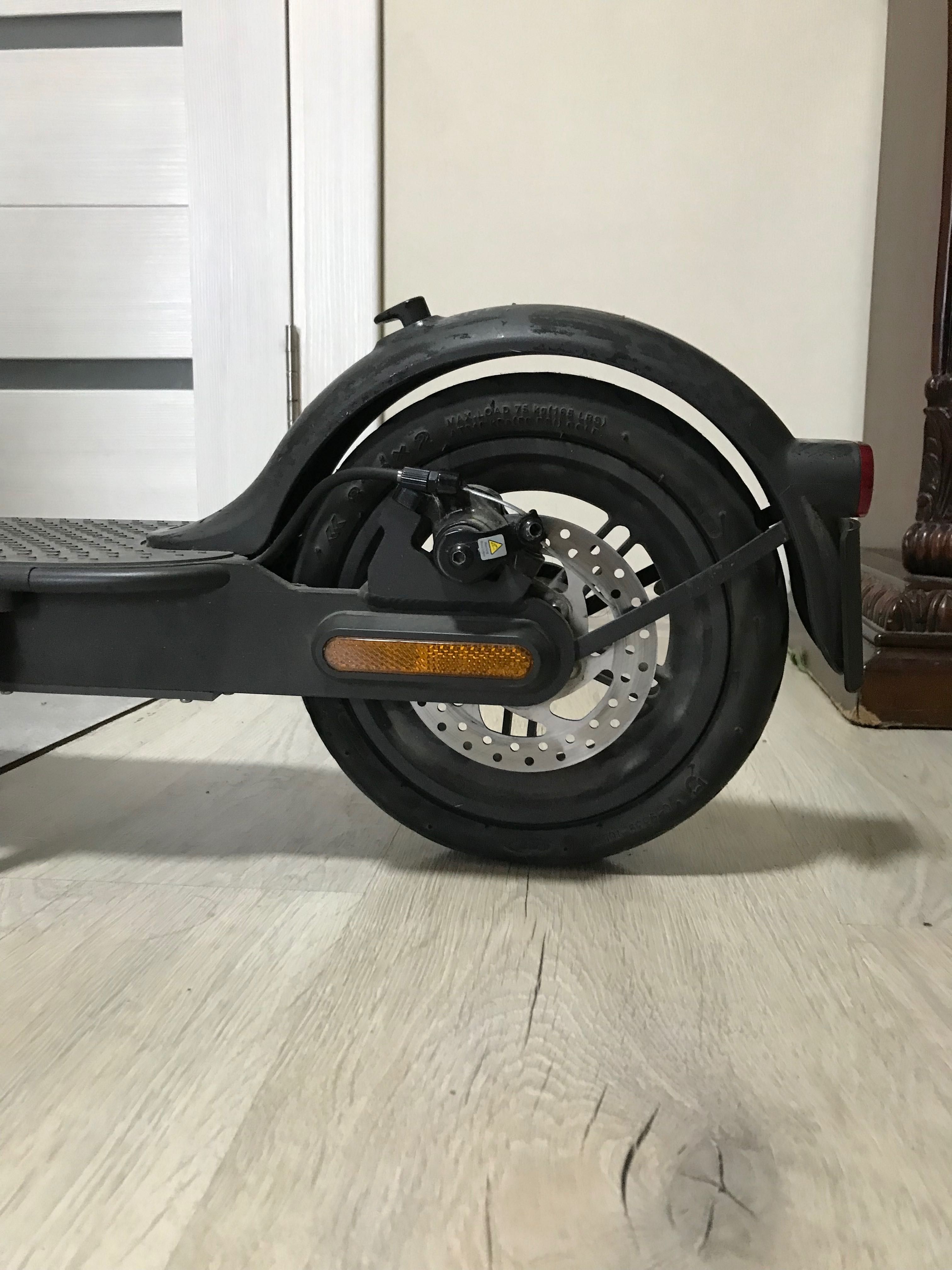 Електросамокат Mi Electric Scooter Essential