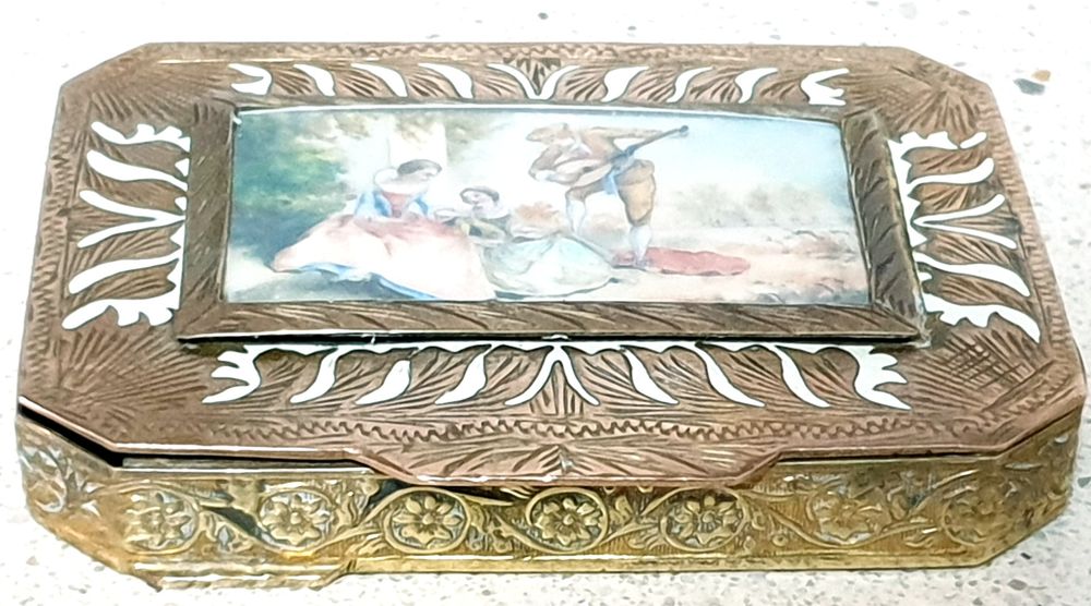 Maravilhosa antiga caixa de rapé italiana com pintura à lupa