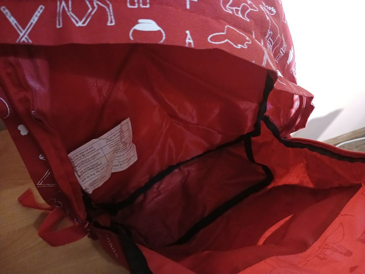 Рюкзак червоний, з Канади