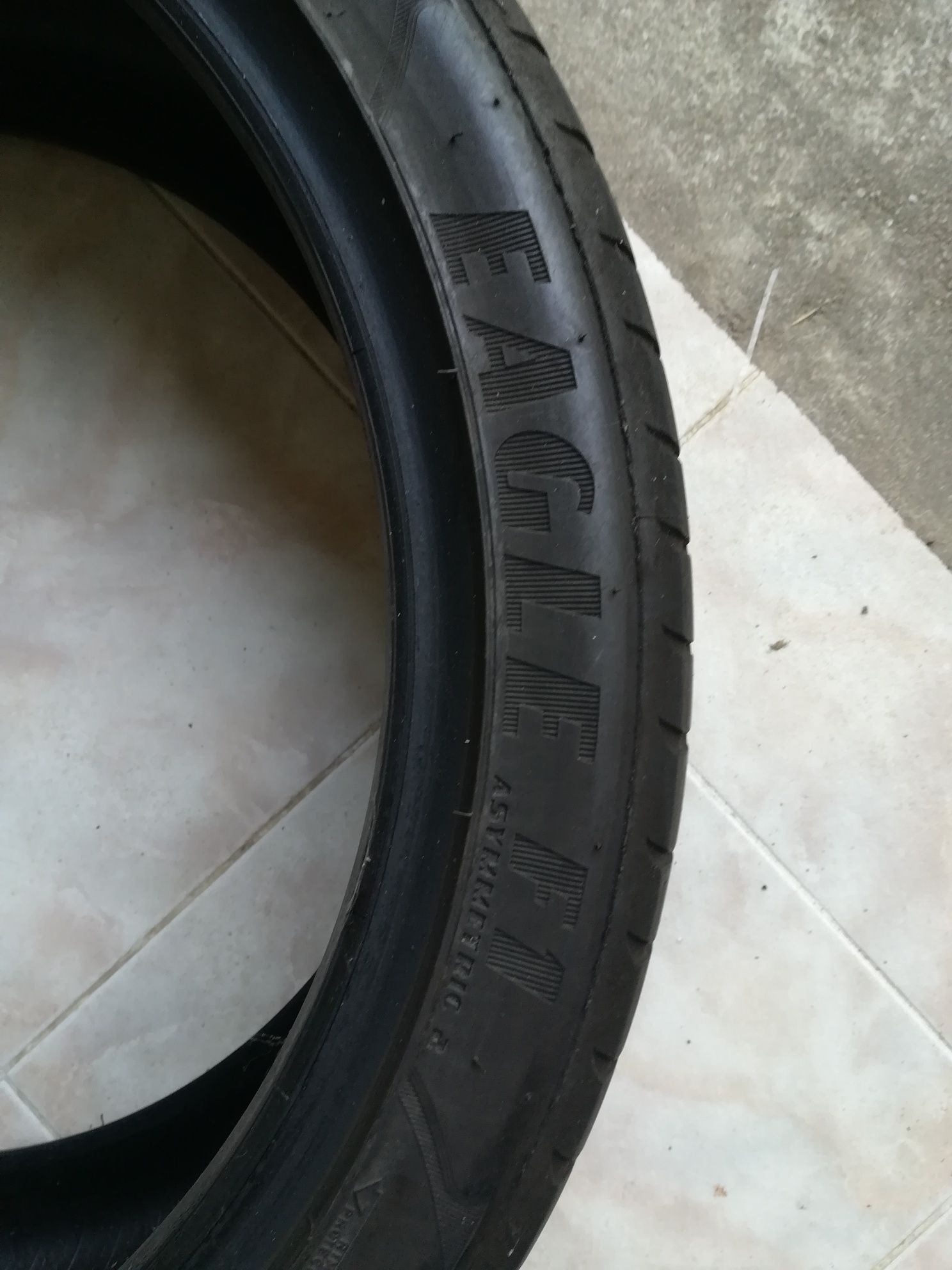 Pneu 225/40 R18 Goodyear Eagle F1 e Uniroyal rainsport 3