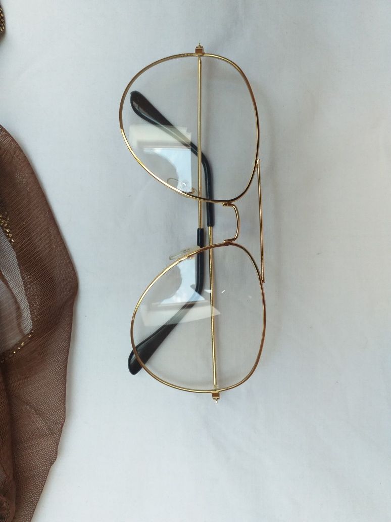 Nowe okulary przeciwsłoneczne  w złotej oprawce