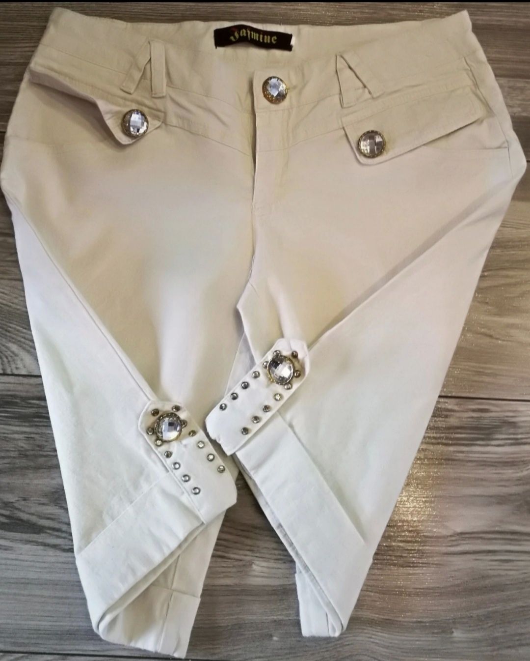 Spodnie spodenki szorty damskie włoskie beżowe cyrkonie guziki M