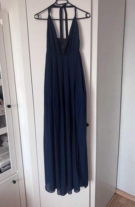 Długa granatowa sukienka