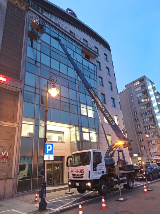 Podnośnik koszowy na wynajem Warszawa od 16 do 30. Wycinka Drzew Rębak