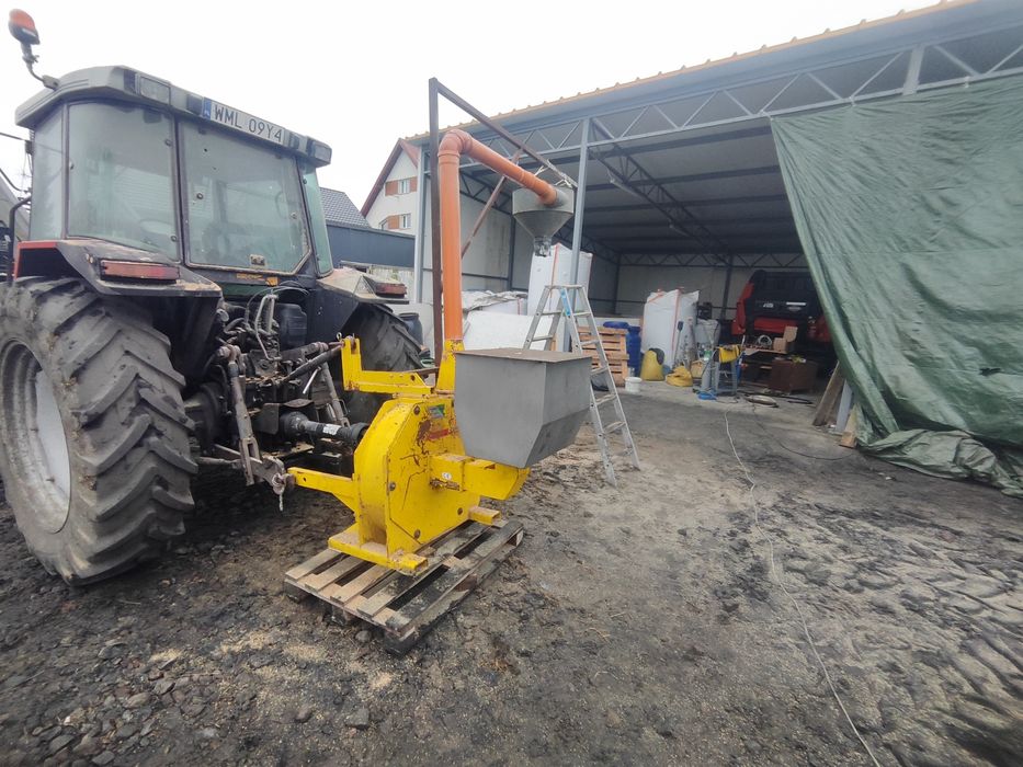 Młyn do kukurydzy CCM młynek śrutownik do zboża bijakowy mus max