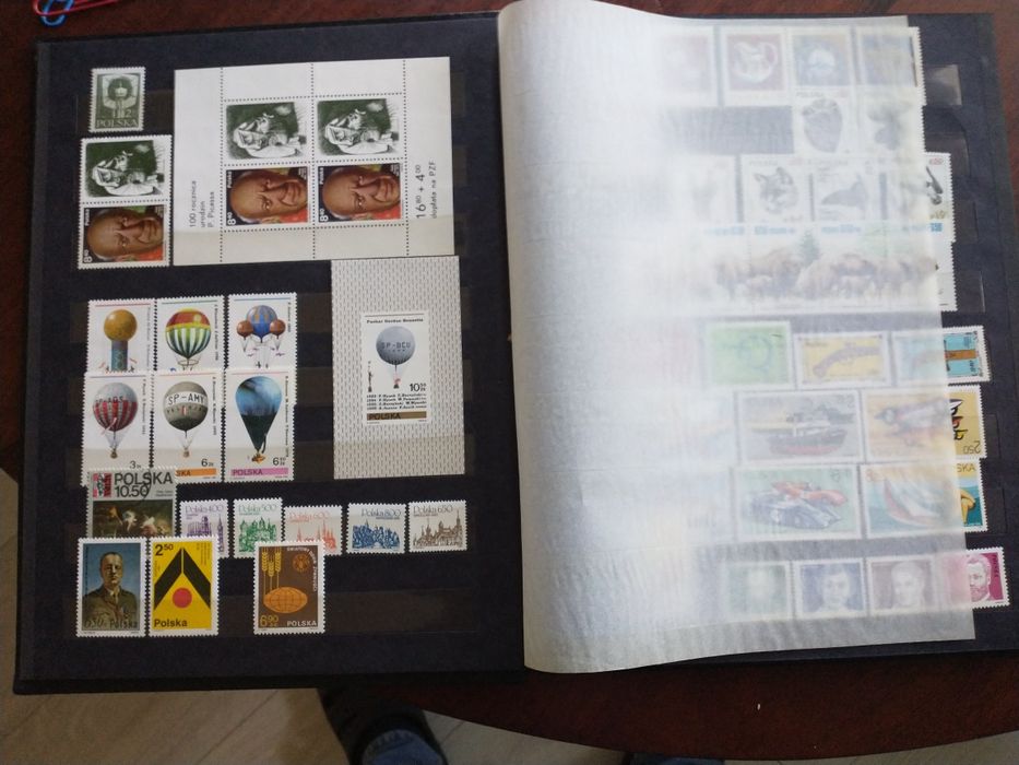 Klaser ze znaczkami PRL 1981-86 bez stępla