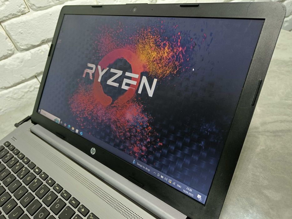 Ноутбук HP 250 G7 Ryzen 3 3200U AMD Vega 3 2GB 8GB DDR4 SSD M2 256GB