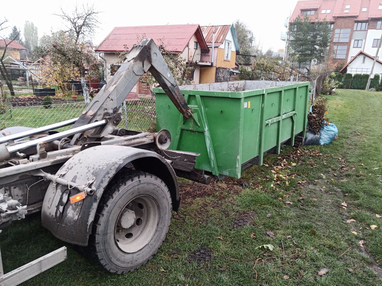 kontener na gruz, smieci , gruzownik, hakowiec,sprzatanie,utylizacja.