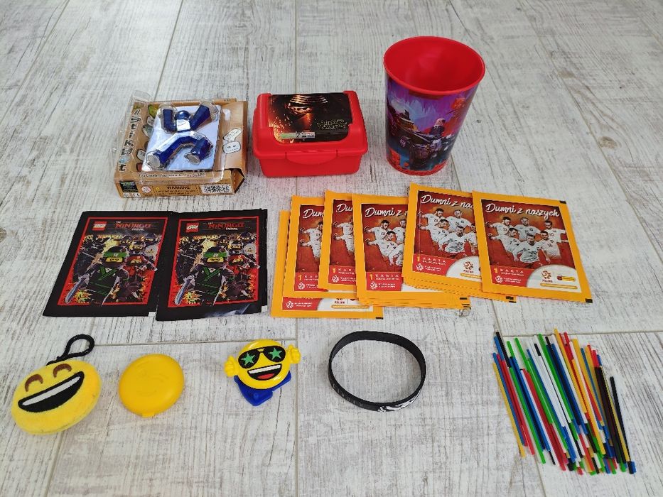 Zestaw dla chłopca kubek zawieszki naklejki piłkarze