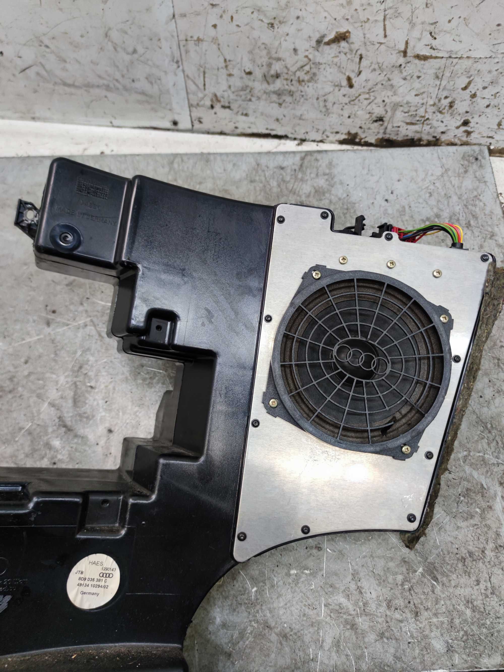 Audi A4 B5 Kombi Avant Subwoofer Głośnik