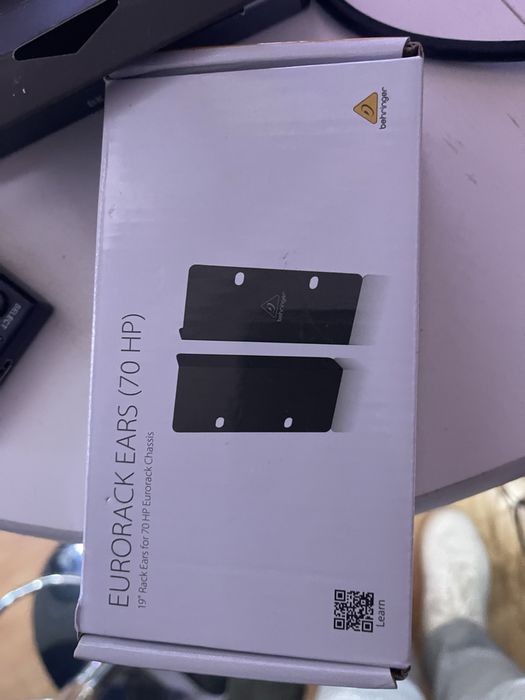 Behringer Eurorack Ears 70HP para sintetizadores