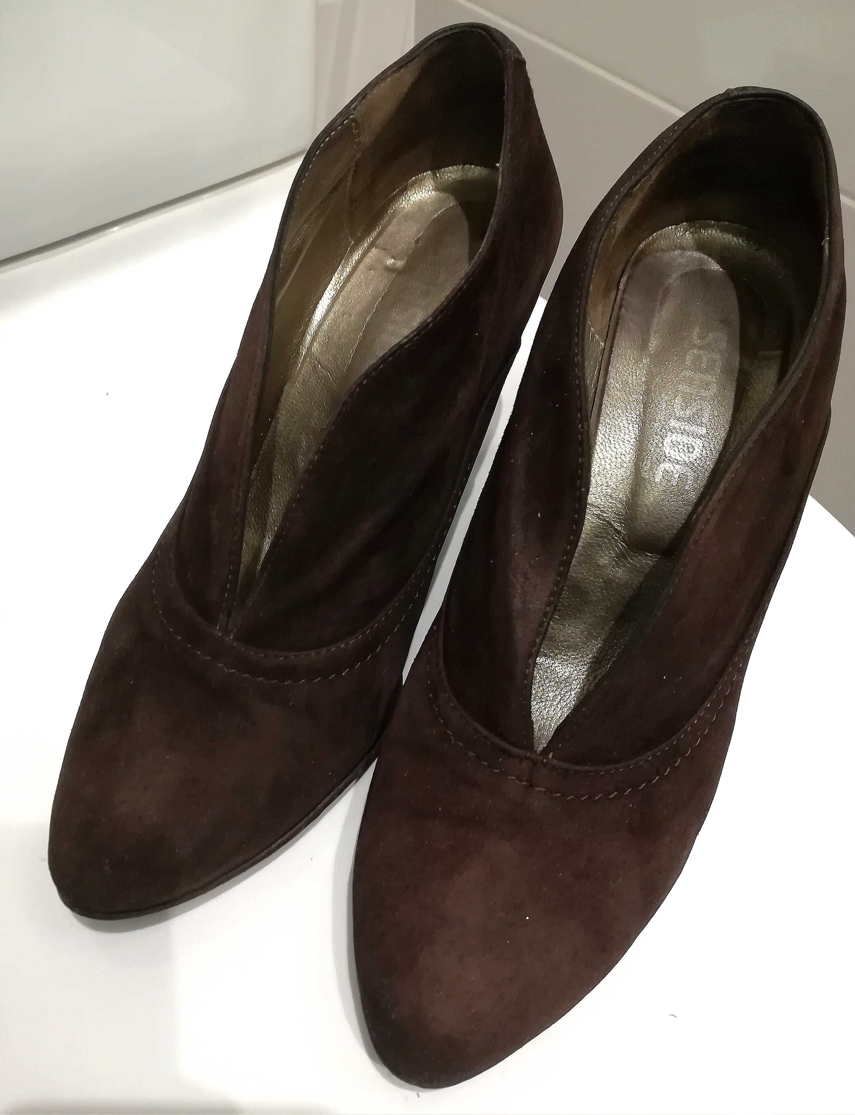 Sapatos/Botins de Camurça Castanhos