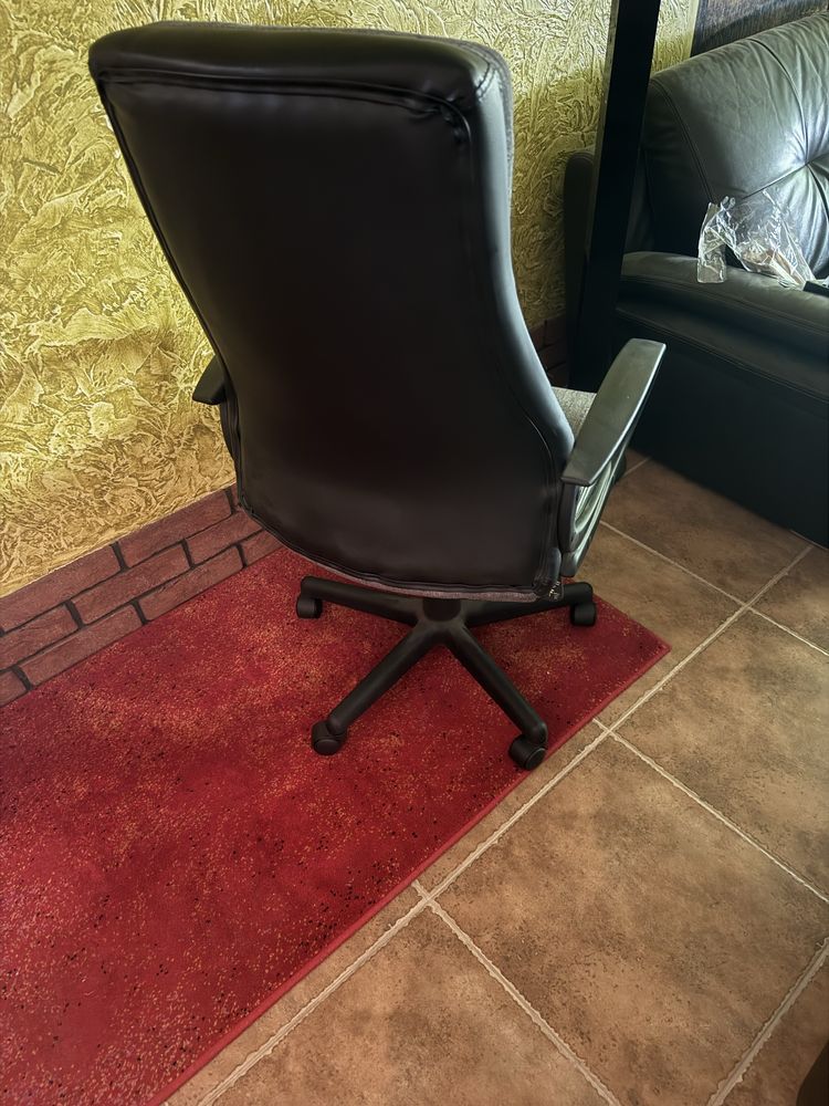 Krzeslo fotel do biurka na kolkach