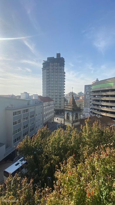 Escritório de 447m², com privilegiada vista, no Centro do Porto