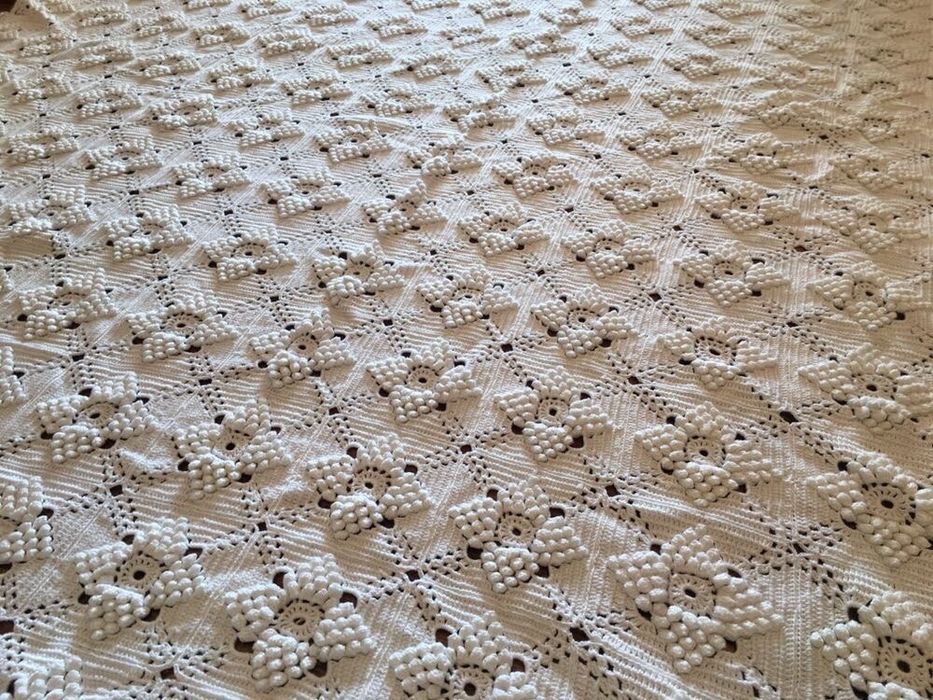 Bordados mão / crochê / renda (colcha cama) - coleccao de família