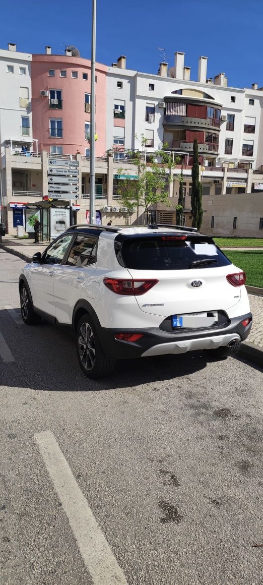 Kia Stonic automático turbo SUV impecável