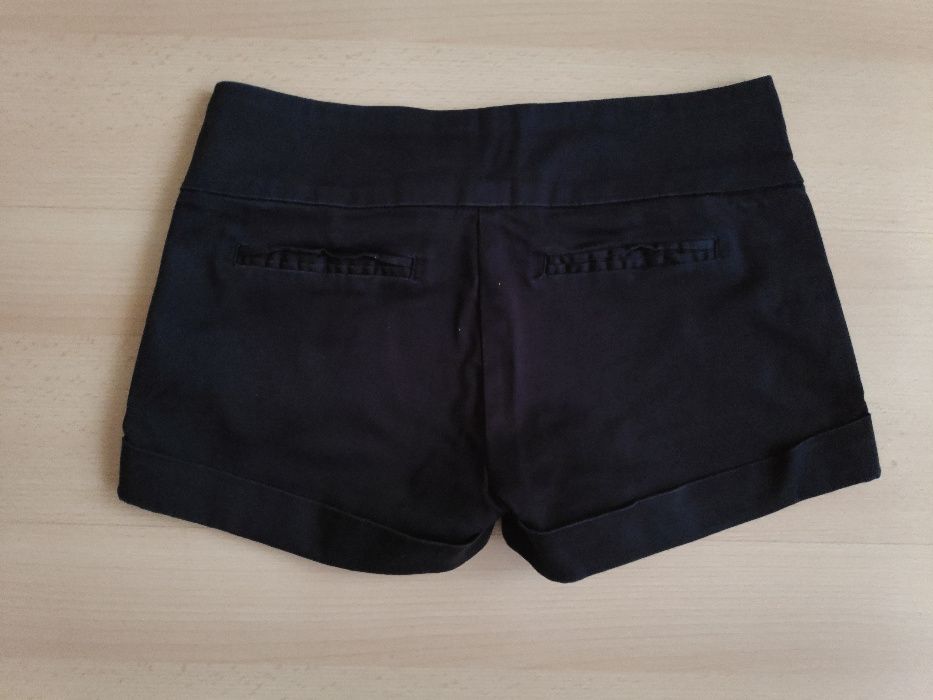KappAhl eleganckie czarne krótkie spodenki 152