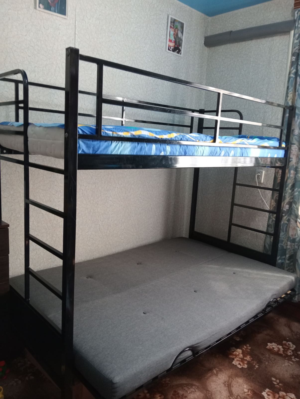 Двоповерхове ліжко з матрацами